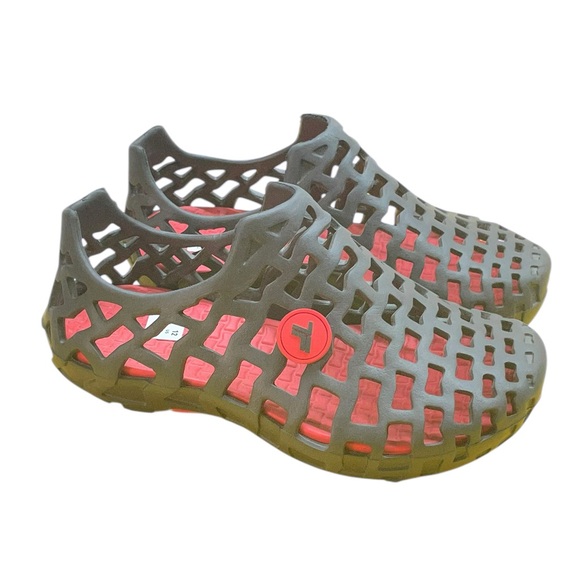 Kids Water Shoes | Lightweight Slip-On Jelly Sandals | Size 12 - Picture 4 of 7